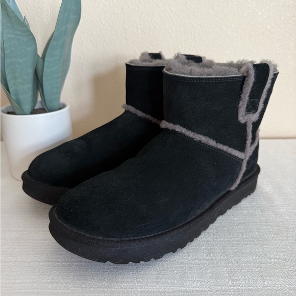 UGG Black Suede Gray Fur Lining/Trim Ankle Boots - Picture 6 of 13